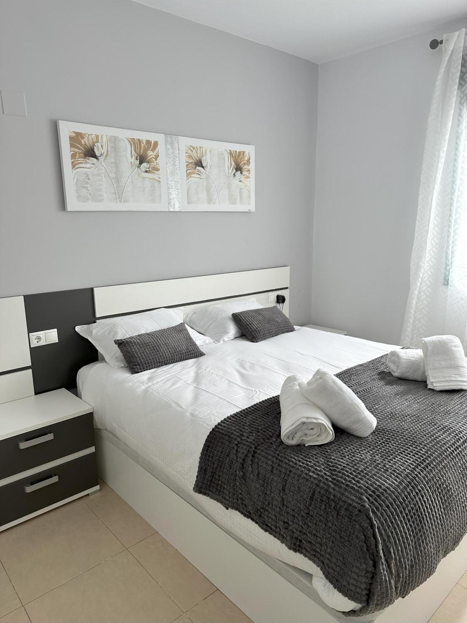 Luxurious, Newly-Renovated Large 2-Bedroom Condo By The Beach Benidorm Exterior photo